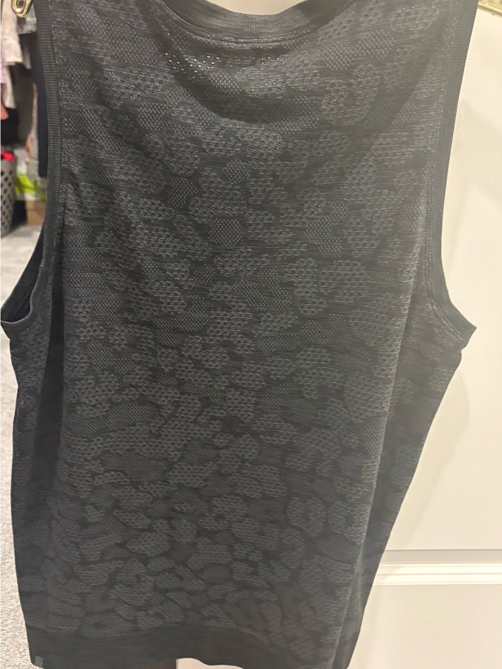Lululemon Breeze by muscle tank size 8 - Picture 8 of 9